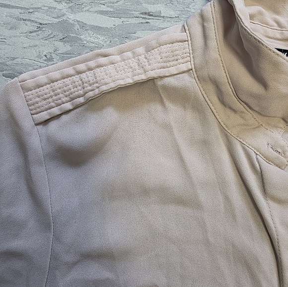 H&M Long Sleeve Hi-lo Button Down Lightweight Blouse Size 6‎ Beige - Picture 5 of 6